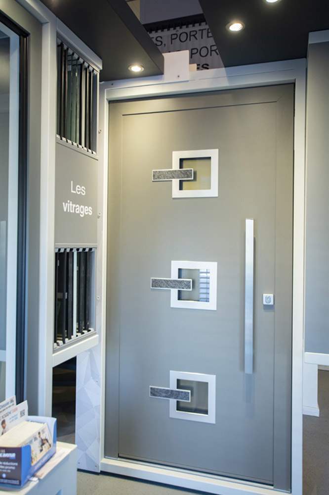 Porte d'entrée design avec un échantillon de vitrages Bourgoin-Jallieu