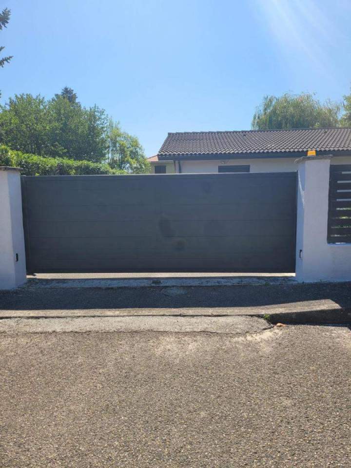 Pose de portails, Crémieu