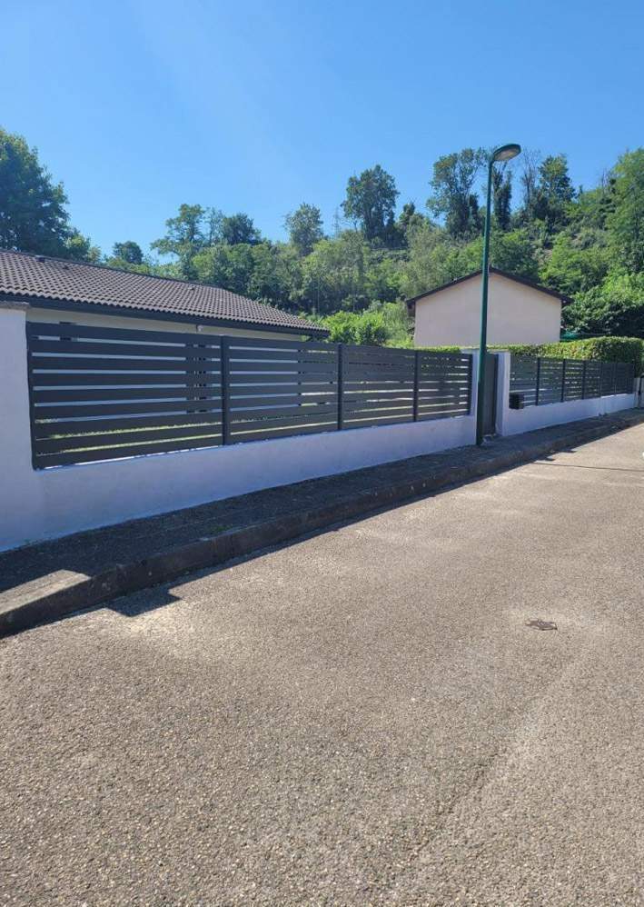 Clôture de maison résidentielle moderne en métal Bourgoin-Jallieu