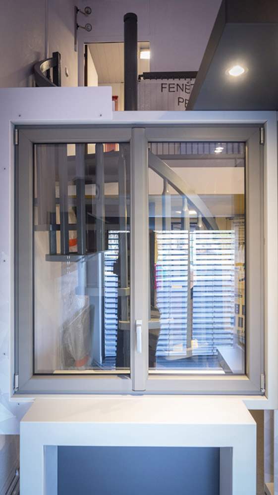 Fenêtre grise en PVC Bourgoin-Jallieu